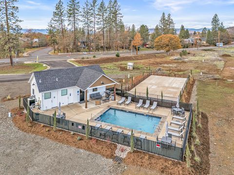 Tiny photo for 107 Golf View Drive, Eagle Point, OR 97524 (MLS # 220212164)