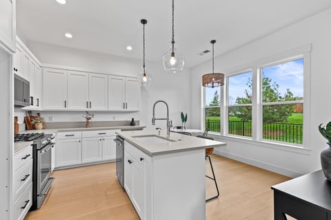 Tiny photo for 107 Golf View Drive, Eagle Point, OR 97524 (MLS # 220212164)