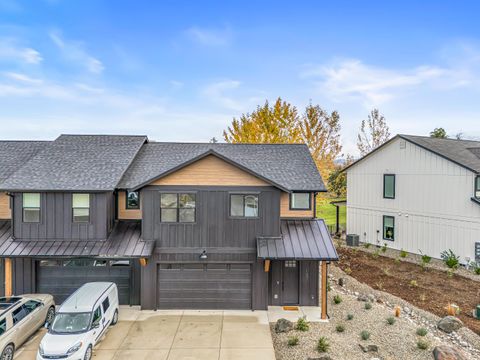 Tiny photo for 107 Golf View Drive, Eagle Point, OR 97524 (MLS # 220212164)