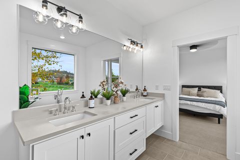 Tiny photo for 107 Golf View Drive, Eagle Point, OR 97524 (MLS # 220212164)