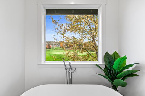 Tiny photo for 107 Golf View Drive, Eagle Point, OR 97524 (MLS # 220212164)