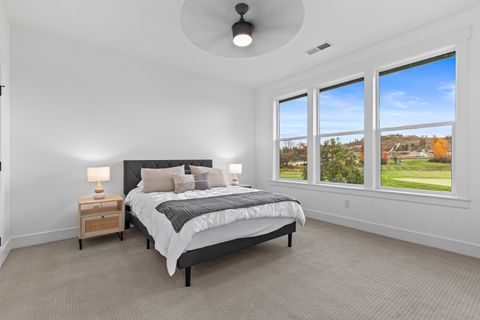 Tiny photo for 107 Golf View Drive, Eagle Point, OR 97524 (MLS # 220212164)