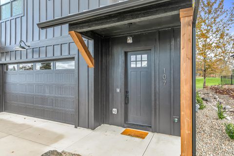 Tiny photo for 107 Golf View Drive, Eagle Point, OR 97524 (MLS # 220212164)