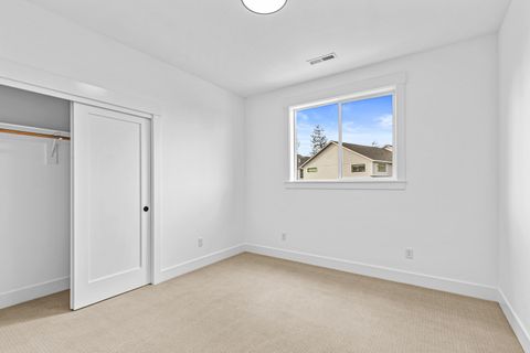 Tiny photo for 107 Golf View Drive, Eagle Point, OR 97524 (MLS # 220212164)