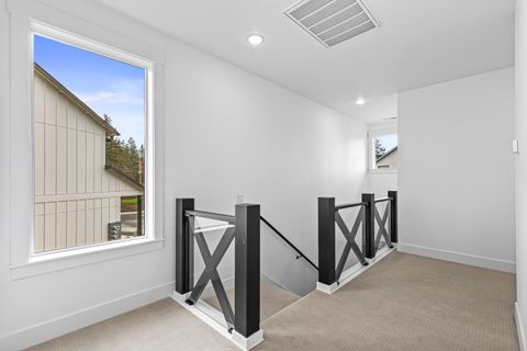 Tiny photo for 107 Golf View Drive, Eagle Point, OR 97524 (MLS # 220212164)