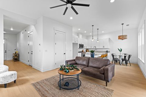 Tiny photo for 107 Golf View Drive, Eagle Point, OR 97524 (MLS # 220212164)