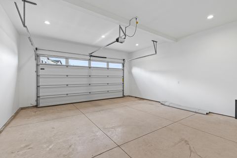 Tiny photo for 107 Golf View Drive, Eagle Point, OR 97524 (MLS # 220212164)