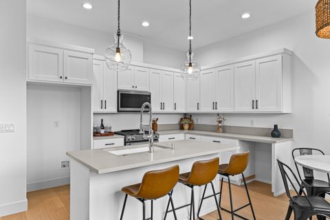 Tiny photo for 107 Golf View Drive, Eagle Point, OR 97524 (MLS # 220212164)