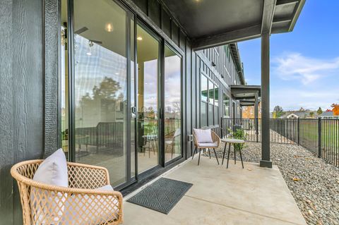 Tiny photo for 107 Golf View Drive, Eagle Point, OR 97524 (MLS # 220212164)