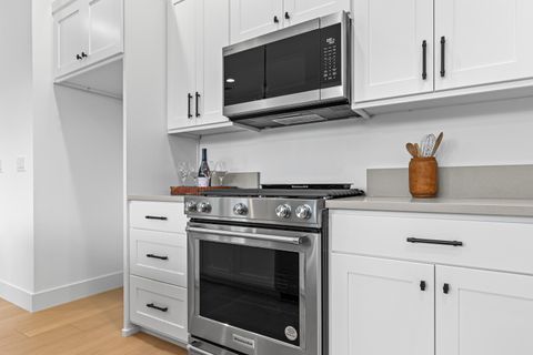 Tiny photo for 107 Golf View Drive, Eagle Point, OR 97524 (MLS # 220212164)