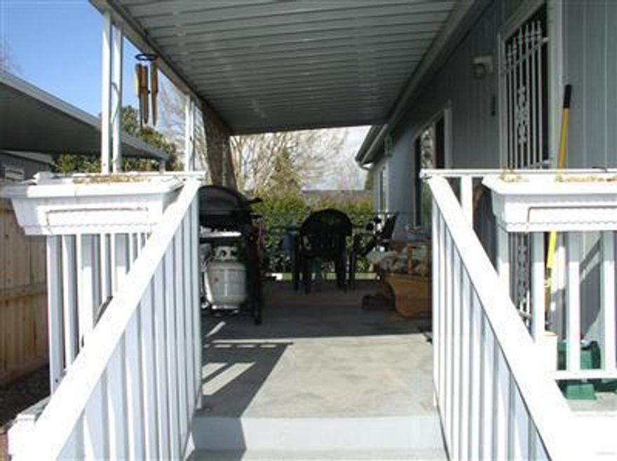 Lovely, move-in ready home in a popular family park. Split floor plan, kitchen has been recently remodeled - newer cabinets & counter tops. Lot is fully fenced. This one is ready for a new owner - impeccably maintained.