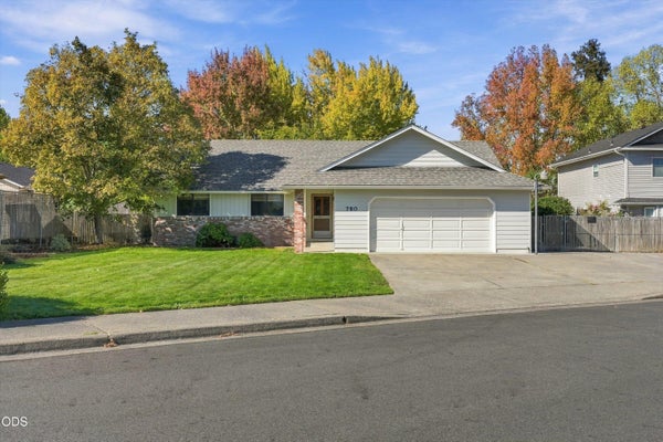 780 MESMAN DR, GRANTS PASS, OR 97527 - Image 014ff7a0b95bdf1eae8490ff8f21cae7/3322131175