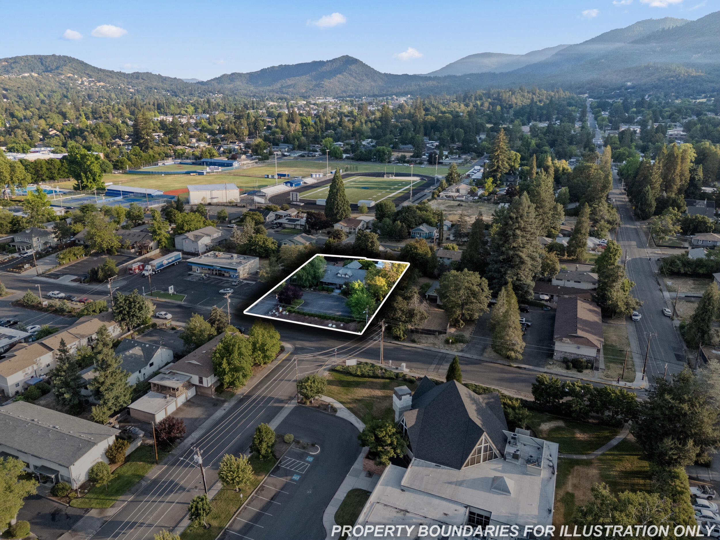 Main image without alt text