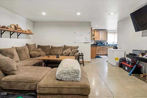Tiny photo for 54690 Pinewood Avenue, Bend, OR 97707 (MLS # 220227376)