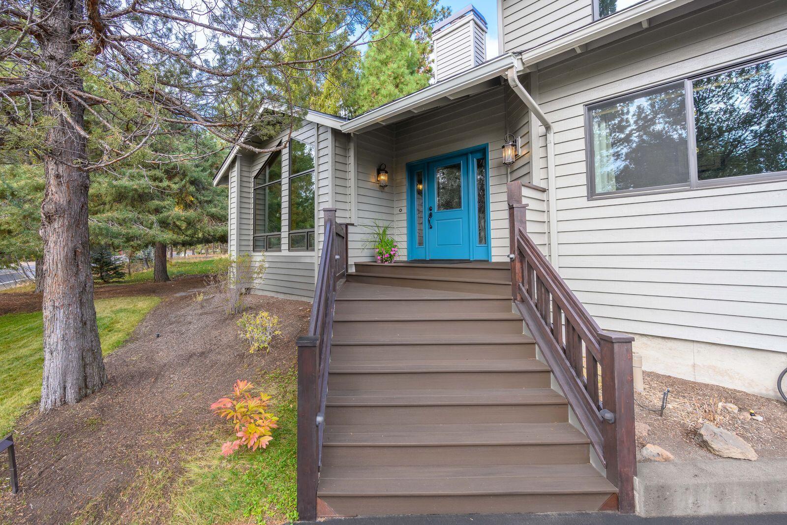 1648 NW Summit Drive