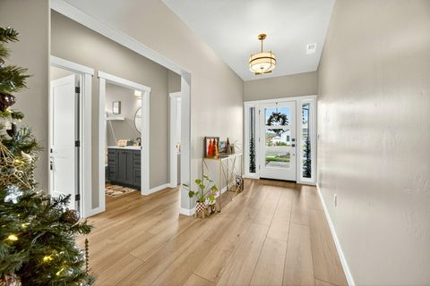 Tiny photo for 3738 Durst Street, Medford, OR 97504 (MLS # 220212098)