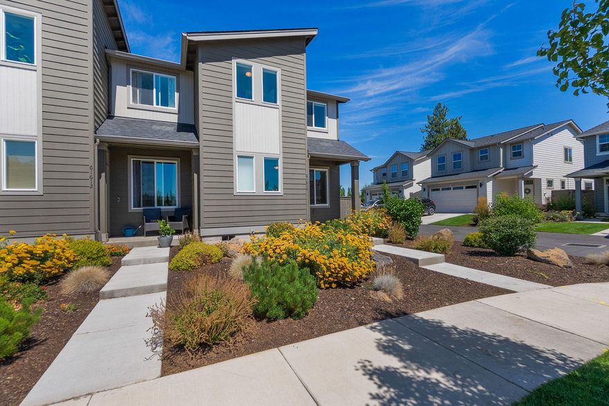 $479K for an end-unit Pahlisch! 3 bed · 2.5 bath · 1,450 sf with A/C, gas fireplace & private 2-car alley garage. Modern open-plan main level plus upstairs ensuite, 2 guest rooms, laundry & bright flex nook. Near Larkspur Rec Center & 37-acre Alpenglow Park. HOA covers landscaping/snow so you can focus on lifestyle. See 3D tour!''