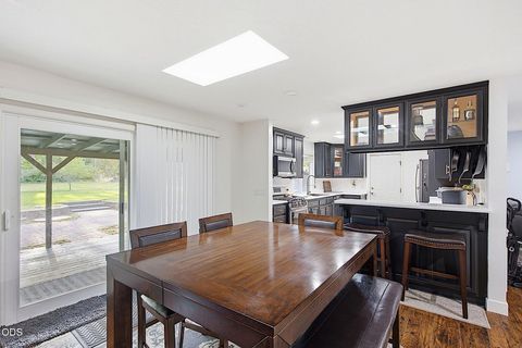 Tiny photo for 388 Genverna Glen, Grants Pass, OR 97527 (MLS # 220225381)