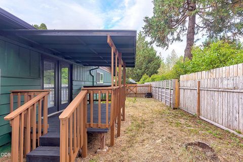 Tiny photo for 388 Genverna Glen, Grants Pass, OR 97527 (MLS # 220225381)