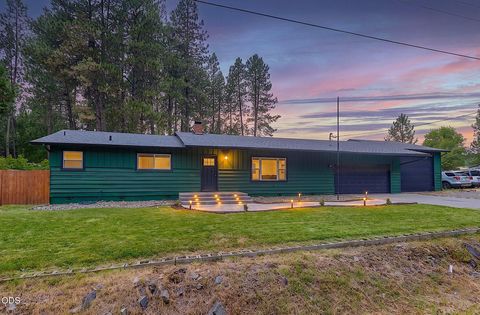 Tiny photo for 388 Genverna Glen, Grants Pass, OR 97527 (MLS # 220225381)