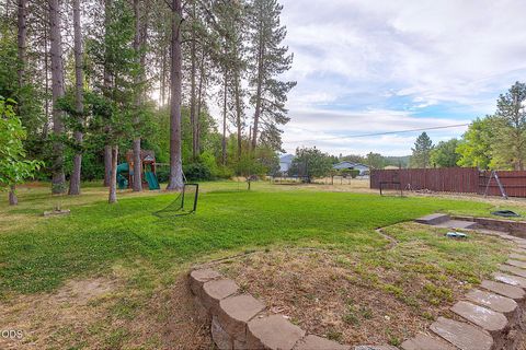 Tiny photo for 388 Genverna Glen, Grants Pass, OR 97527 (MLS # 220225381)