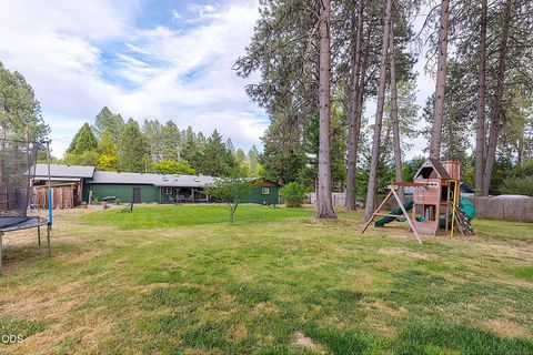 Tiny photo for 388 Genverna Glen, Grants Pass, OR 97527 (MLS # 220225381)