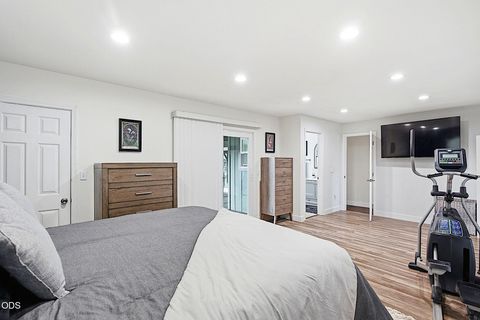 Tiny photo for 388 Genverna Glen, Grants Pass, OR 97527 (MLS # 220225381)