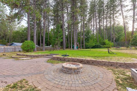 Tiny photo for 388 Genverna Glen, Grants Pass, OR 97527 (MLS # 220225381)