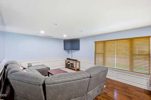 Tiny photo for 388 Genverna Glen, Grants Pass, OR 97527 (MLS # 220225381)