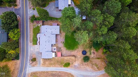 Tiny photo for 388 Genverna Glen, Grants Pass, OR 97527 (MLS # 220225381)