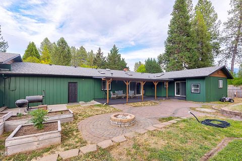 Tiny photo for 388 Genverna Glen, Grants Pass, OR 97527 (MLS # 220225381)