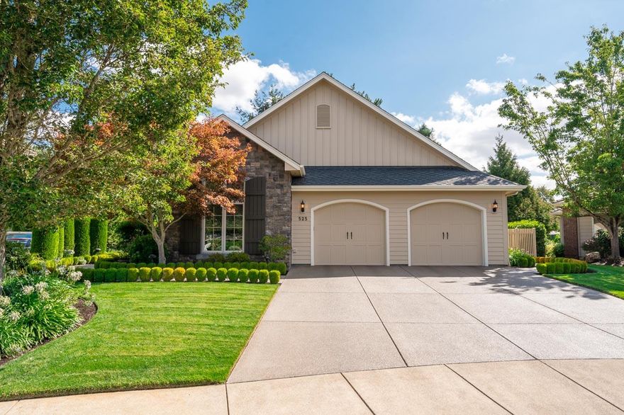 Overlooking the 11th Green at McNary Golf Course on .22 acre lot beautifully landscaped.  2489 SF custom built Kaufman Home with top of the line features. Great room with High ceilings, hardwood floors, large picture windows framing golf course views.  Private covered patio for outdoor entertaining.  Gourmet kitchen with granite countertops, walk in pantry, and breakfast bar.   Two ensuite bedrooms plus office.  Spacious utility/hobby room.  Oversized double garage.  Two fireplaces; Water softener; Vac System; Security system; High Tech AV with surround sound; Steam shower; and so much more.