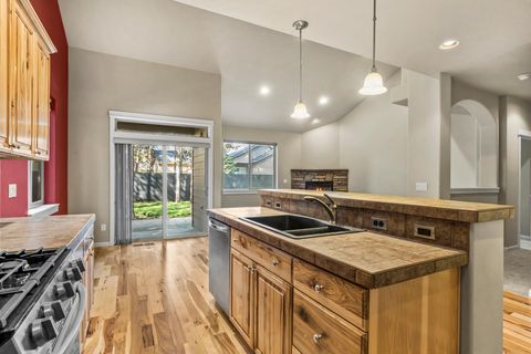Tiny photo for 16573 Beesley Place, La Pine, OR 97739 (MLS # 220218726)