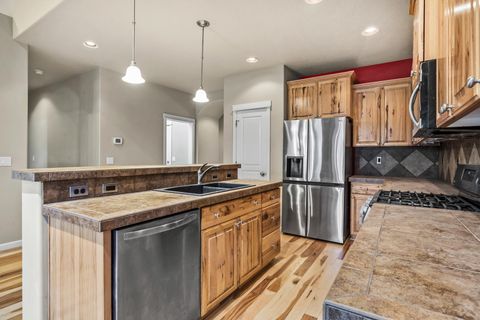 Tiny photo for 16573 Beesley Place, La Pine, OR 97739 (MLS # 220218726)