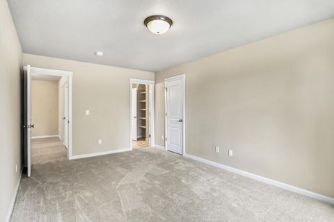 Tiny photo for 16573 Beesley Place, La Pine, OR 97739 (MLS # 220218726)