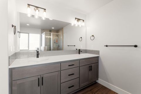 Tiny photo for 20608 Rolen Avenue, Bend, OR 97702 (MLS # 220215343)