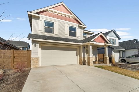 Photo of 20608 Rolen Avenue, Bend, OR 97702 (MLS # 220215343)