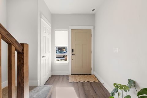 Tiny photo for 20608 Rolen Avenue, Bend, OR 97702 (MLS # 220215343)