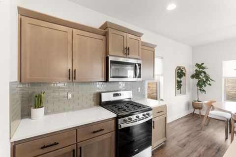 Tiny photo for 20608 Rolen Avenue, Bend, OR 97702 (MLS # 220215343)