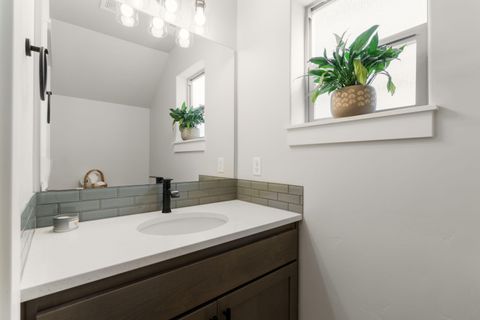 Tiny photo for 20608 Rolen Avenue, Bend, OR 97702 (MLS # 220215343)