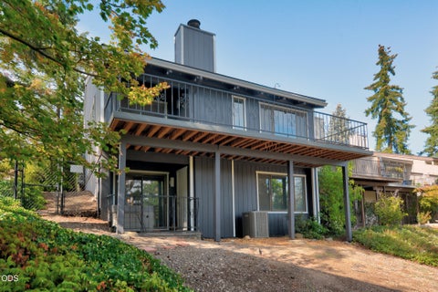 Photo of 257 Mount Echo Drive, Medford, OR 97504 (MLS # 220228991)