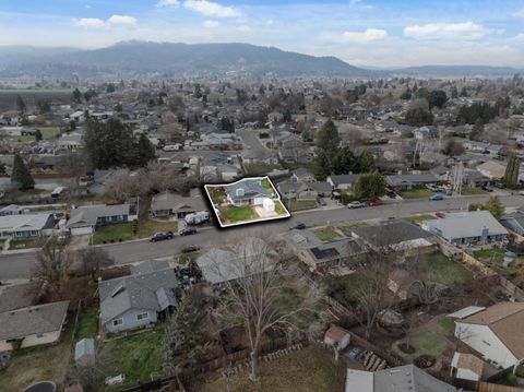 Tiny photo for 640 Malabar Street, Central Point, OR 97502 (MLS # 220212875)