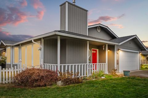 Photo of 640 Malabar Street, Central Point, OR 97502 (MLS # 220212875)