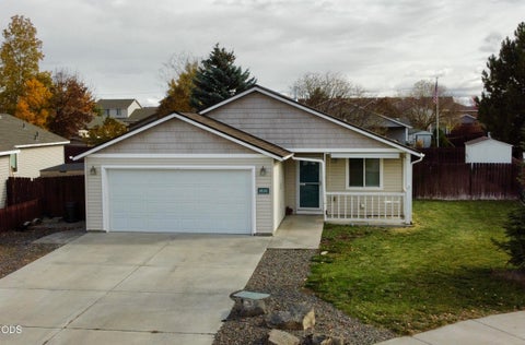 Photo of 2830 NW 9th Lane, Redmond, OR 97756 (MLS # 220230641)