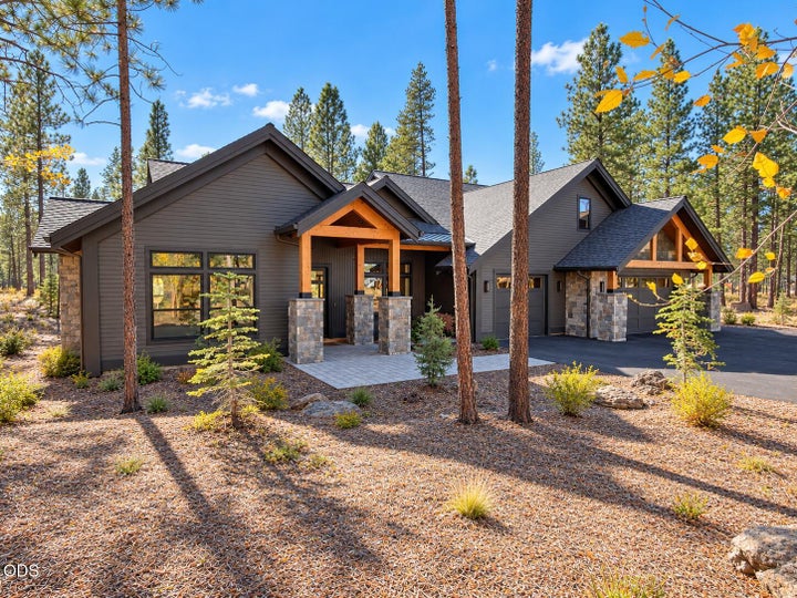 Set in prestigious Caldera Springs near Sunriver is a luxurious retreat designed for year-round entertaining and…