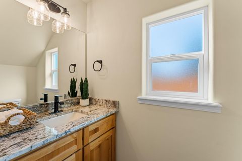 Tiny photo for 167 SE Champagne Court, Grants Pass, OR 97527 (MLS # 220221305)