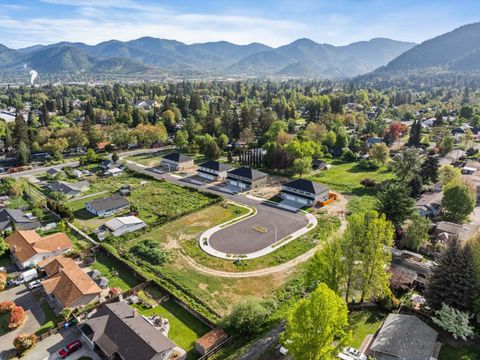Tiny photo for 167 SE Champagne Court, Grants Pass, OR 97527 (MLS # 220221305)