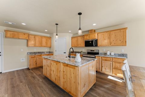 Tiny photo for 167 SE Champagne Court, Grants Pass, OR 97527 (MLS # 220221305)
