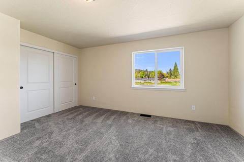 Tiny photo for 167 SE Champagne Court, Grants Pass, OR 97527 (MLS # 220221305)