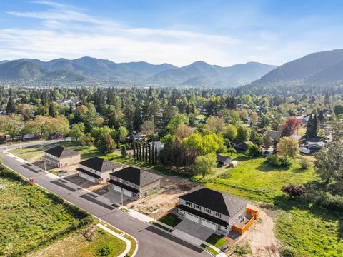 Tiny photo for 167 SE Champagne Court, Grants Pass, OR 97527 (MLS # 220221305)